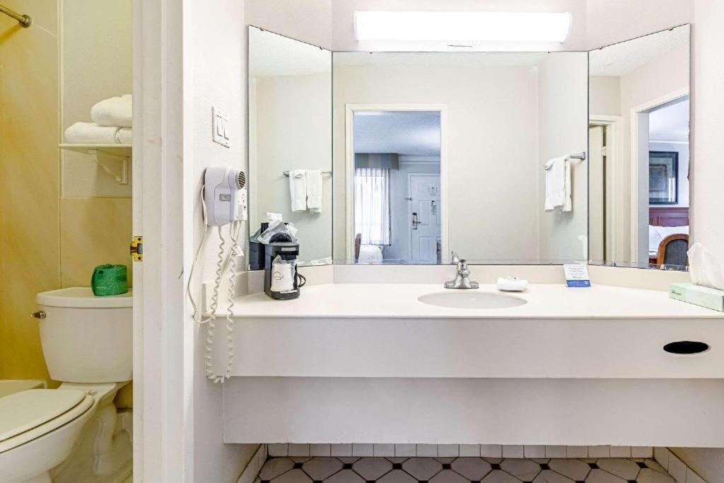 Rodeway Inn Huntsville Kültér fotó